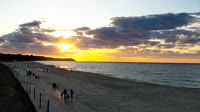Plage avec promenade