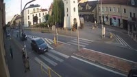 Ein Platz mit Springbrunnen, Straßen