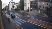 Ein Platz mit Springbrunnen, Straßen