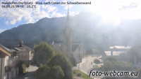Maishofen - Dorfplatz - Blick nach Osten zur Schwalbenwand