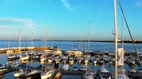Muelle, puerto deportivo y playa