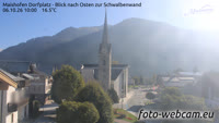 Maishofen - Plaza del pueblo - vista al este de Schwalbenwand