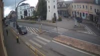 Ein Platz mit Springbrunnen, Straßen